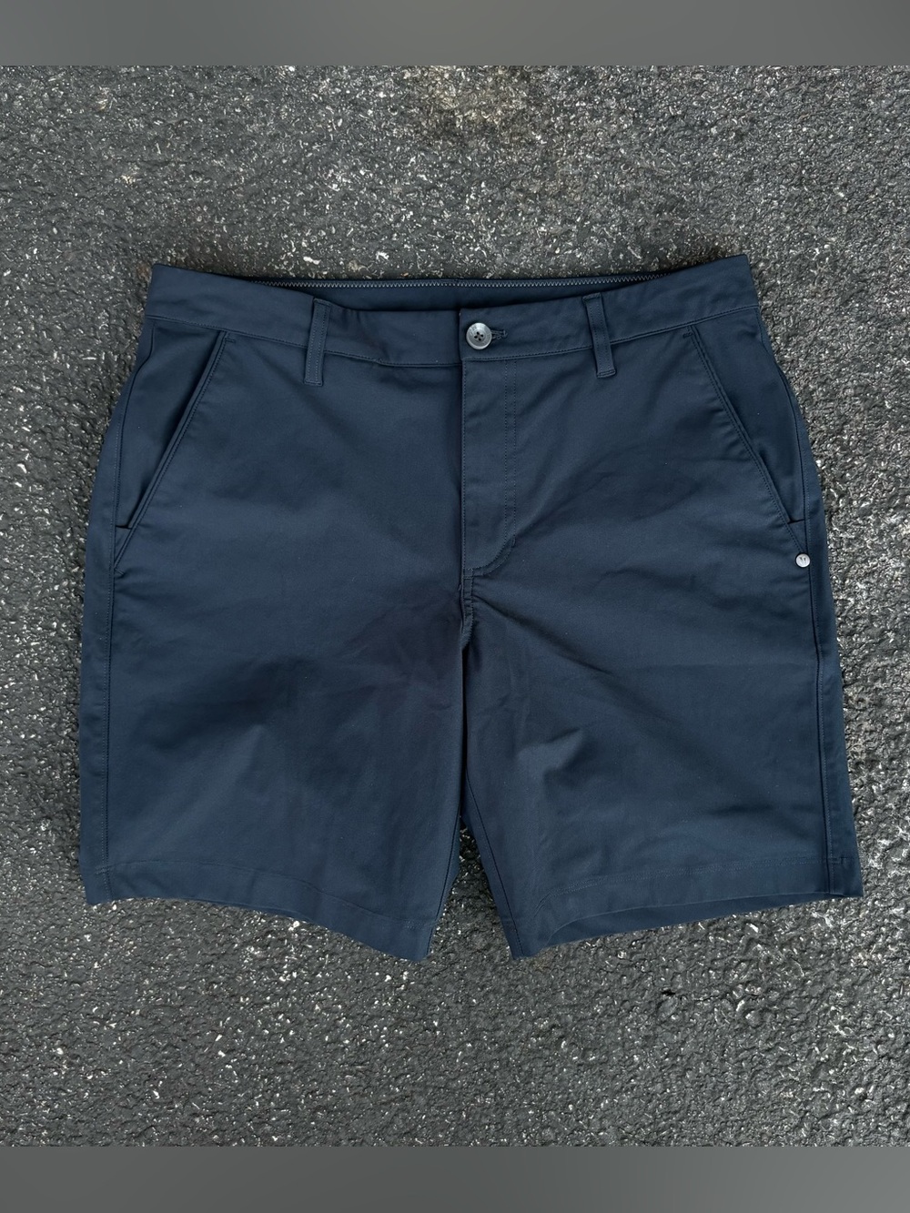 Vuori Meta Shorts Size 32 Navy Blue Performance Stretch Casual 8" Inseam V379